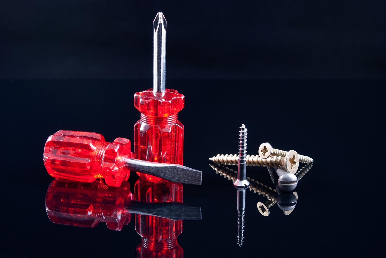 Screwdrivers, screws, red — Security Alarm At Holiday Period